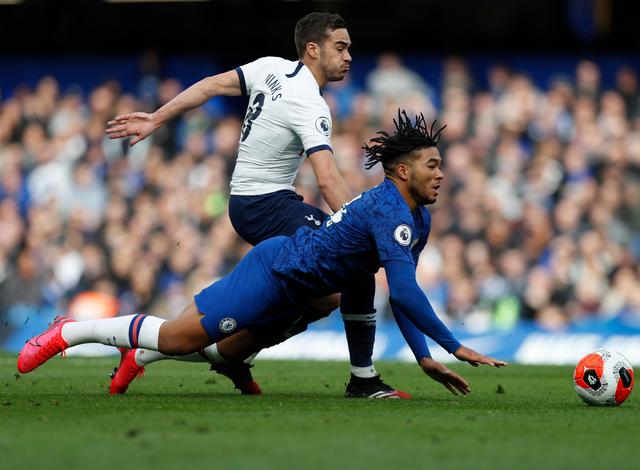 先声夺人！广东开场三分5投4中 以14-1领先合肥狂风（广东闪电开局：三分手感火热5投4中，14-1领先合肥狂风）