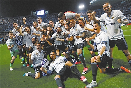 跟队：拉菲尼亚参加了训练一切正常，预计能首发出战法兰克福（随队：拉菲尼亚训练无碍，预计首发迎战法兰克福）