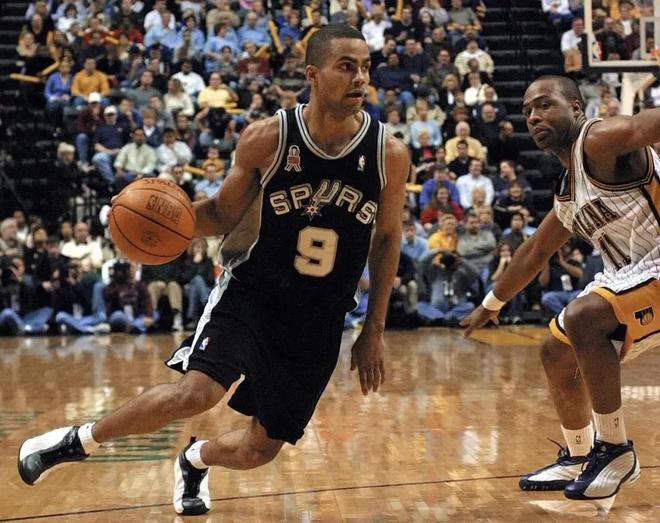 国足备战世界杯又晚了，邵佳一主打年轻牌，30岁老将淡出新国家队（国足世界杯备战再误时机，邵佳一力推年轻化，30岁老将淡出新国家队）