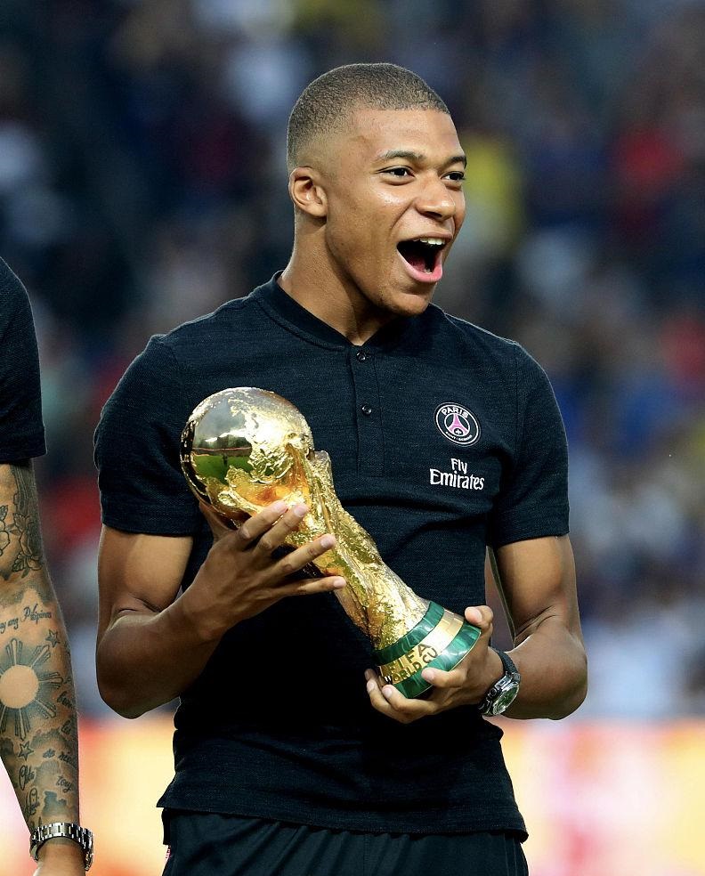 杰伦·约翰逊近10场表现惊人，场均数据全面开花（杰伦·约翰逊近十战表现亮眼，多项场均数据爆发）