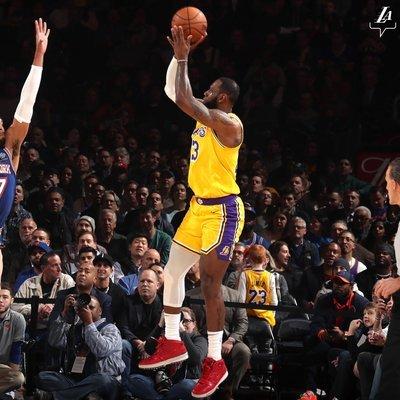 李嗣镕姐弟俩观战足协杯决赛，姐姐晒明媚穿搭，与张稀哲合影（足协杯决赛现场：李嗣镕姐弟看台现身，姐姐晒清新穿搭并与张稀哲合影）