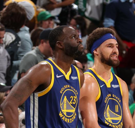 怀特突破抛投打进&公牛一波14-0攻势完成反超 期间米西两罚不中（怀特突破抛投命中，公牛轰出14-0攻势完成反超，其间米西两罚不中）