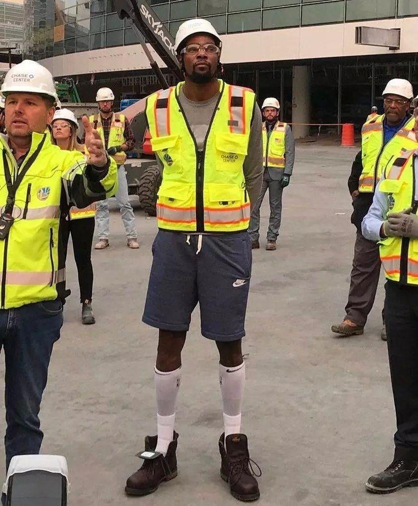 切特谈25胜2负：不能让一场比赛影响赛季心态 建立成熟的相处模式（切特谈25胜2负：一场比赛不应影响赛季心态，球队须建立成熟相处方式）