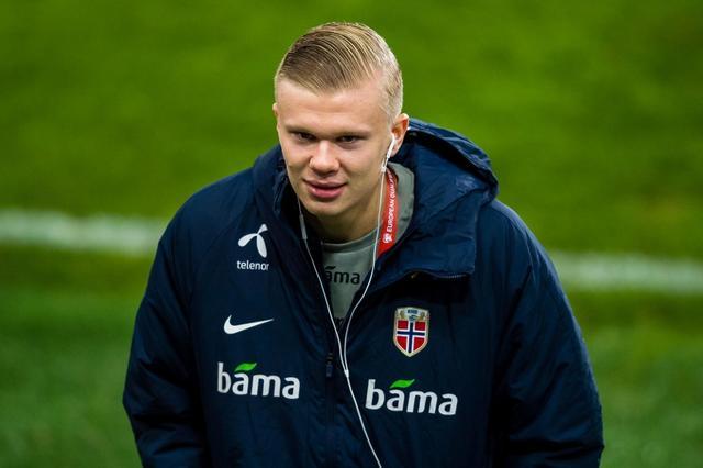 记者：米兰将与莱万经纪人会面讨论转会，伊布支持这一交易（媒体：米兰计划与莱万经纪人商谈转会，伊布表态支持）