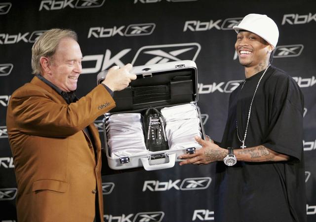 米奇：布克极具爆发力&几乎无弱点 经历球队版本迭代总能满足需求（米奇盛赞布克：爆发力拉满、近乎无短板，球队迭代升级中始终满足所需）