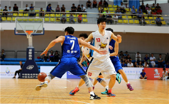 德国杯战报：昂达夫破门，斯图加特2-0十人波鸿（德国杯：昂达夫建功，斯图加特2-0击败十人波鸿）