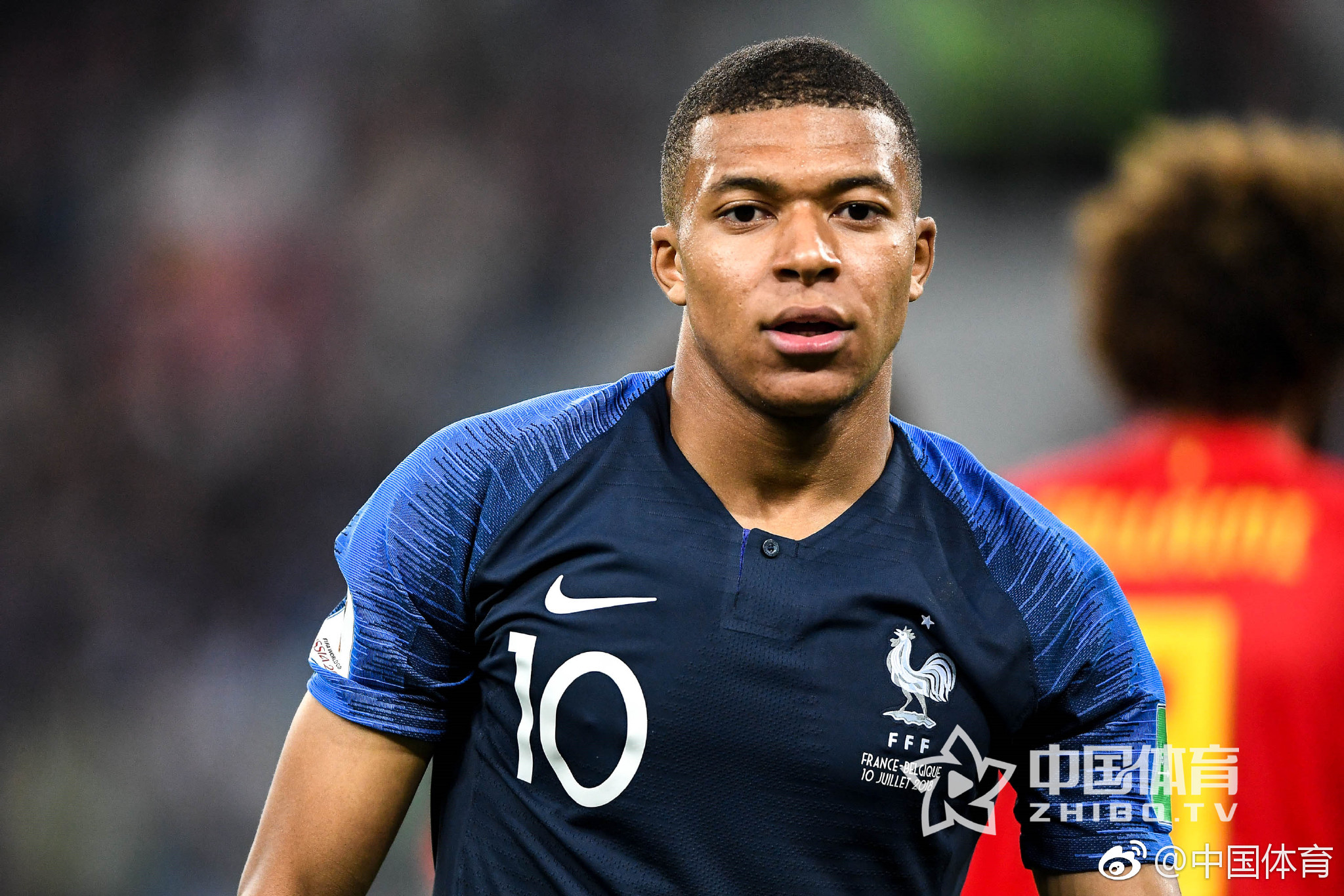 图片报：因极端球迷大规模燃放烟火，拜仁将面临欧足联的处罚（《图片报》：球迷大规模燃放烟火，拜仁恐遭欧足联惩处）