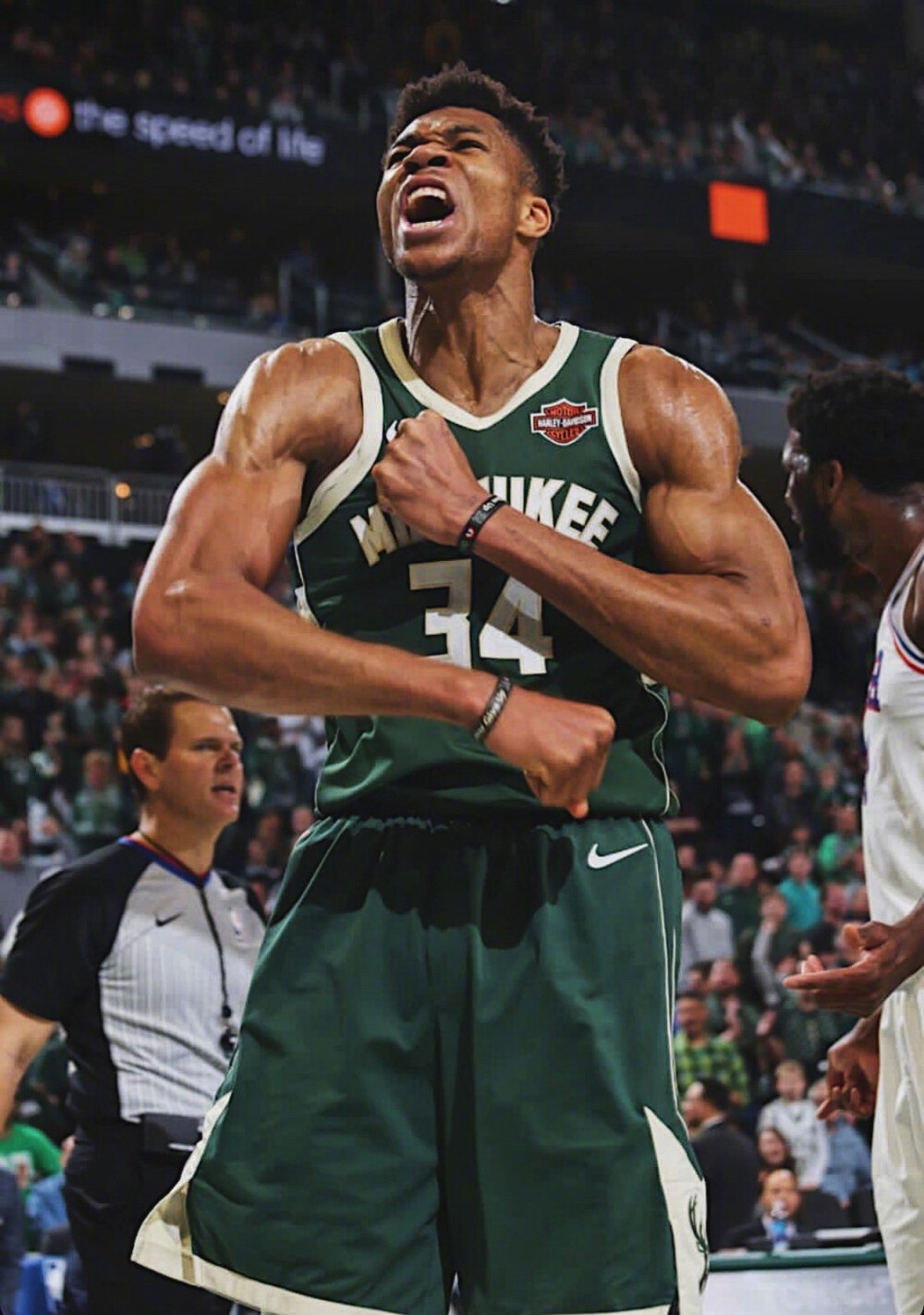 武汉女足vs东孟加拉女足首发：王霜领衔，奥乌苏先发（武汉女足对阵东孟加拉首发出炉：王霜领军，奥乌苏首发）