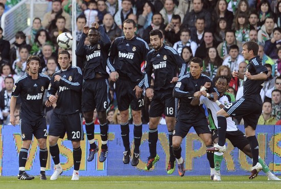 特里：埃斯特旺绝对是巨星胚子，很高兴马雷斯卡在保护他（特里称埃斯特旺具巨星潜质，赞马雷斯卡保护有方）