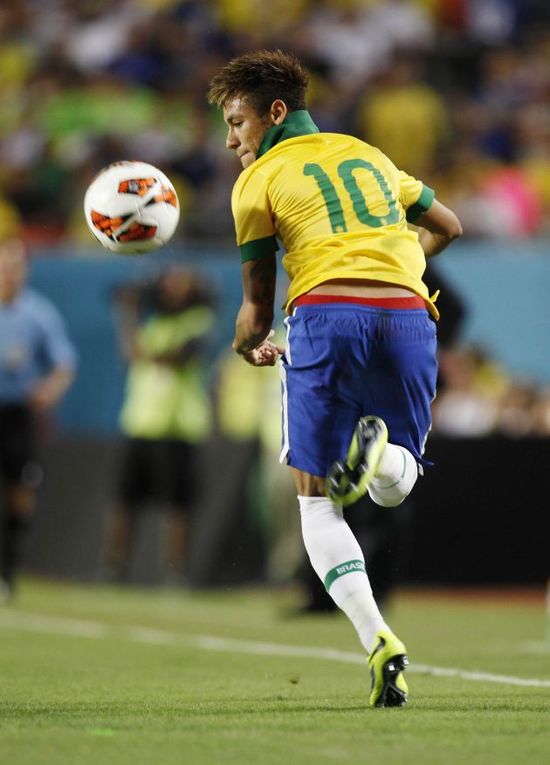 U16男足全胜晋级U17亚洲杯，中国足球队官方发布海报庆祝（U16男足豪取全胜闯入U17亚洲杯，中国足球队官方发海报庆贺）