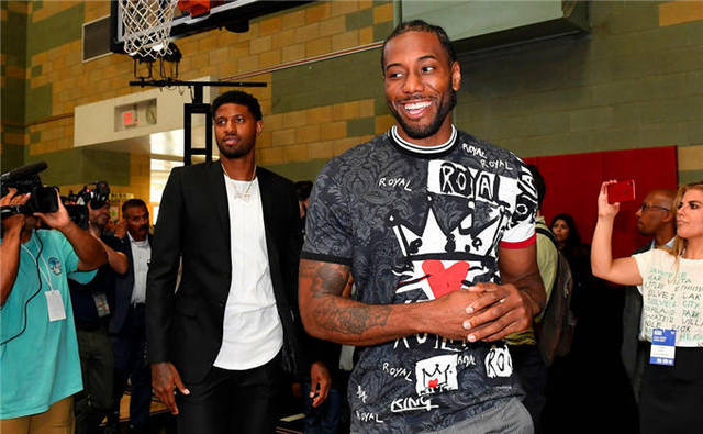 记者：乔纳森-戴维未来存疑，拜仁和热刺已了解球员离队条件（记者：乔纳森-戴维前景未明，拜仁与热刺已知其离队条款）