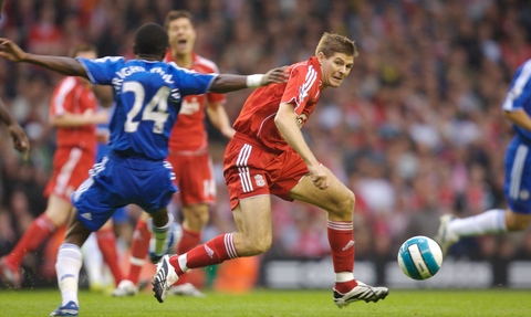 记者：出场时间过少，埃切维里要求曼城终止在药厂的租借合同（因出场机会稀少，埃切维里请求曼城提前终止其在勒沃库森的租借）