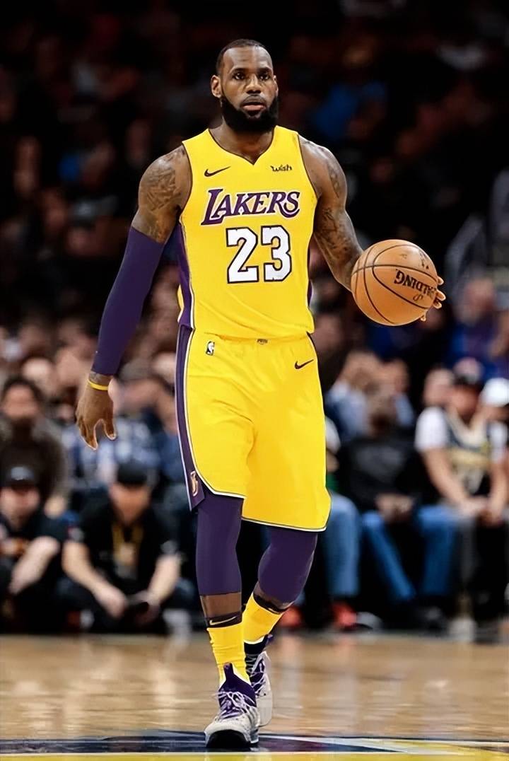 官方：葡萄牙主帅马丁内斯当选加泰罗尼亚足协年度最佳教练（加泰罗尼亚足协官宣：葡萄牙主帅马丁内斯荣膺年度最佳教练）